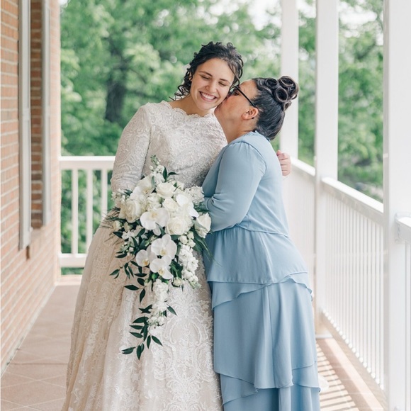 Kristen Perez❤︎︎ - Picture 7 of 16